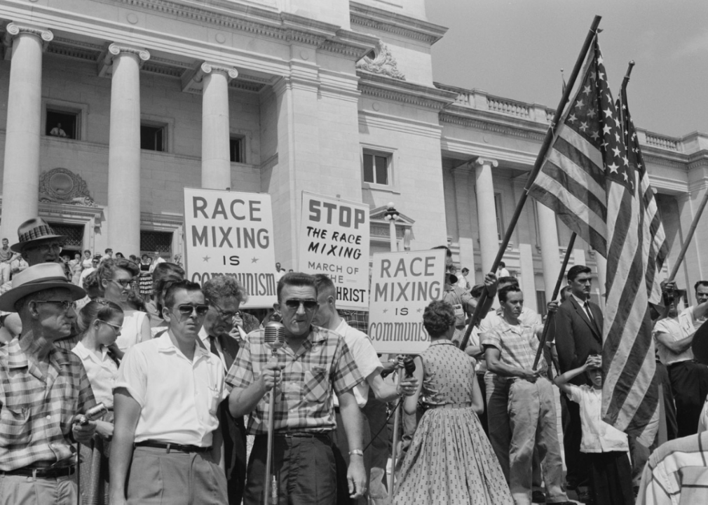 1957: Eisenhower sends troops to Little Rock